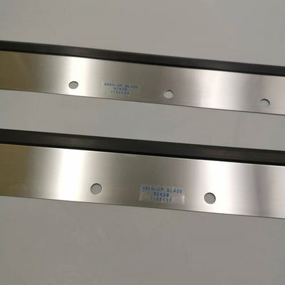 Pisau Cuci Warna Silver untuk Mesin Cetak Roland dengan 11 Lubang dan Dimensi 1100x65x0.5mm