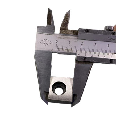 Karbon Steel Roland Gripper Pad dengan Karet Biru untuk Percetakan Percetakan Spare Parts 19*18*8mm